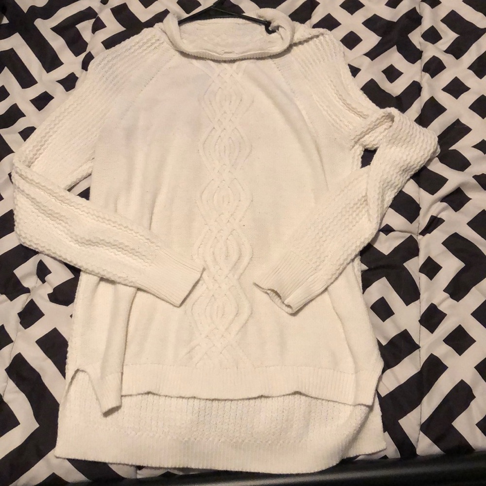 White knitted cable knit sweater